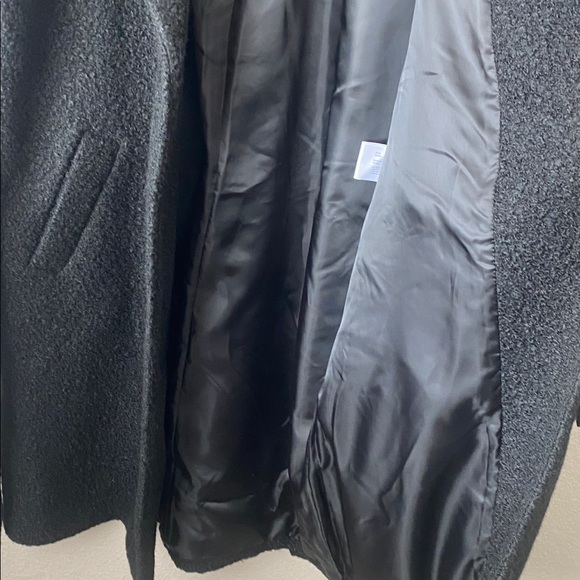 Kenneth Cole Reaction Black Trench Coat with Belted Waist and Wide Lapel - Picture 4 of 5